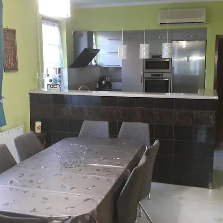 بيت للعطل Kiraly Nyaralo *