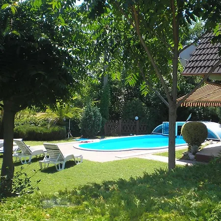 Kiraly Nyaralo Hébergement de vacances *